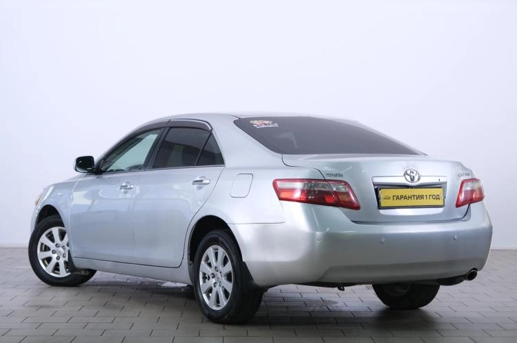 Toyota Camry 4 из 6