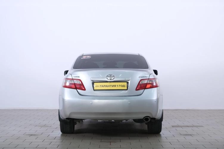 Toyota Camry 5 из 6