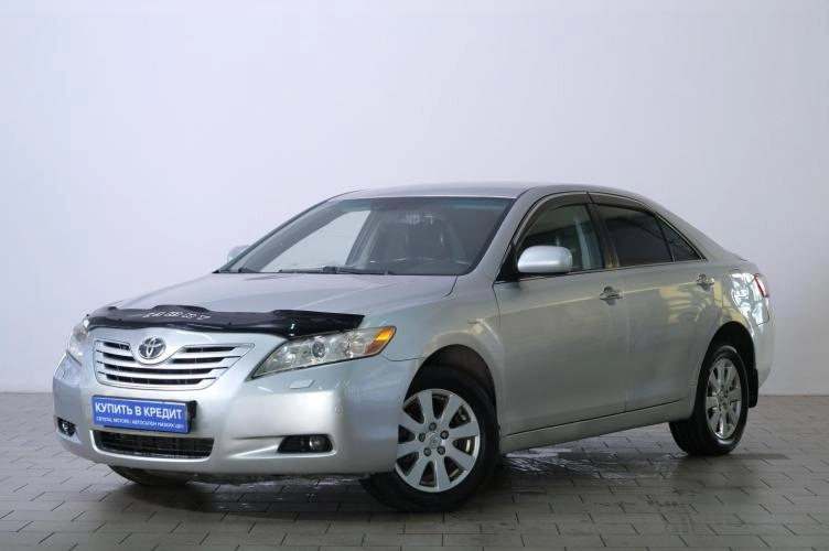Toyota Camry 3 из 6