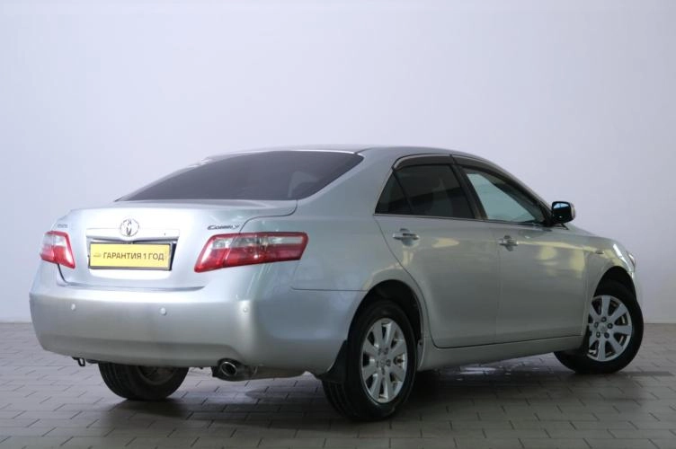 Toyota Camry 6 из 6
