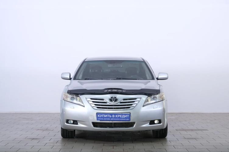 Toyota Camry 2 из 6