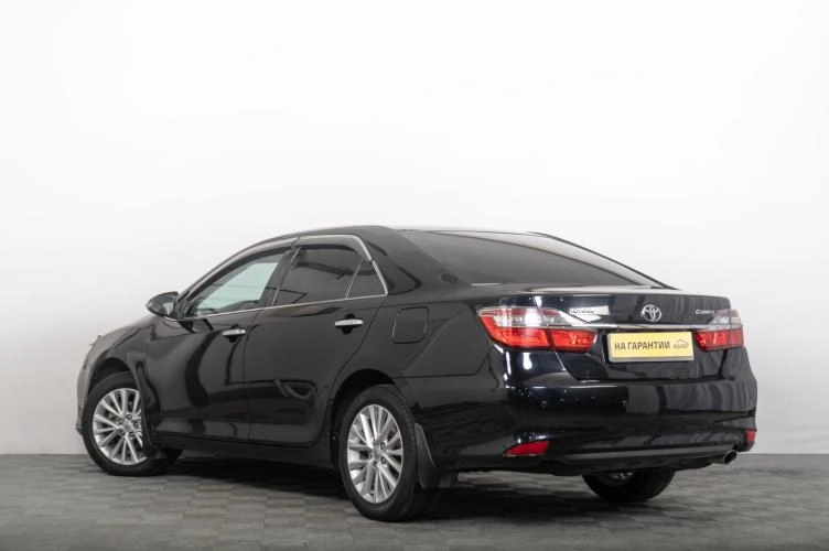 Toyota Camry 4 из 6