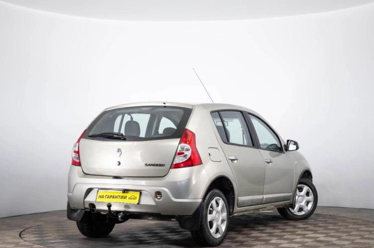 Renault Sandero 4 из 6