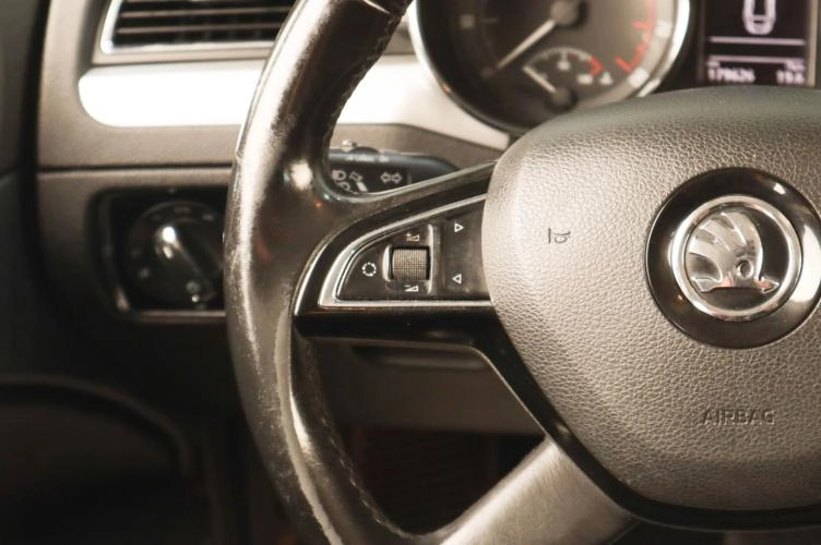Skoda Superb 12 из 19