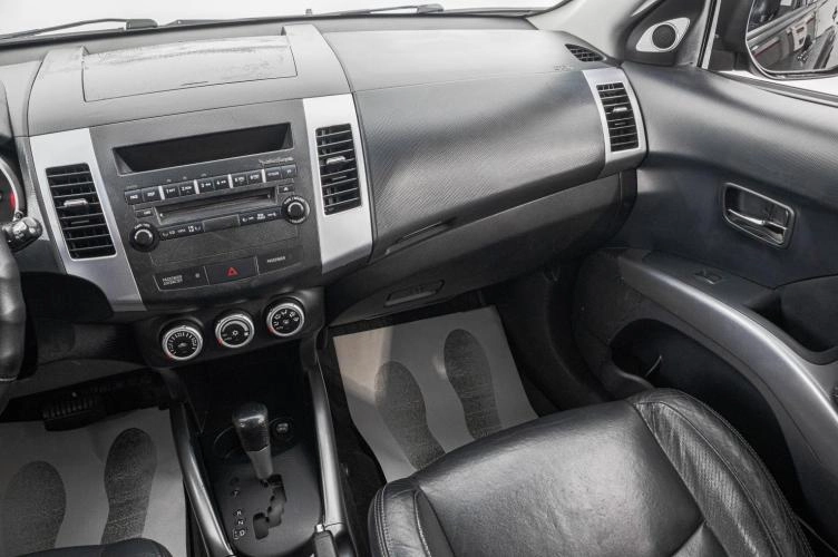 Mitsubishi Outlander 25 из 30
