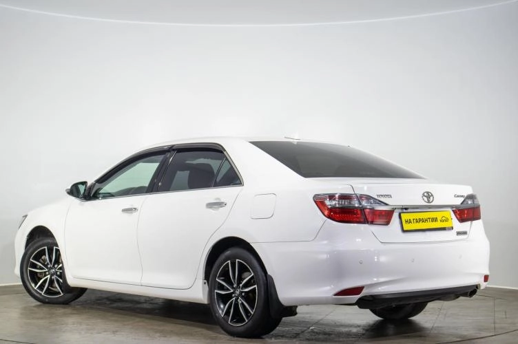 Toyota Camry 6 из 6