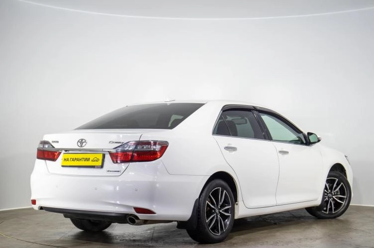 Toyota Camry 4 из 6