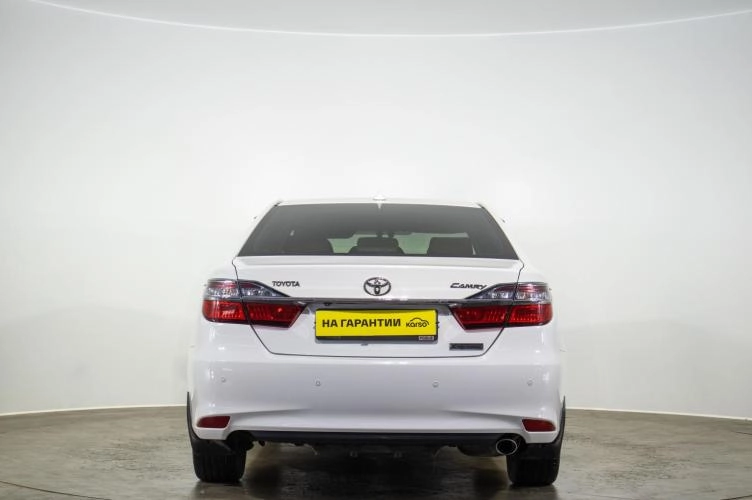 Toyota Camry 5 из 6