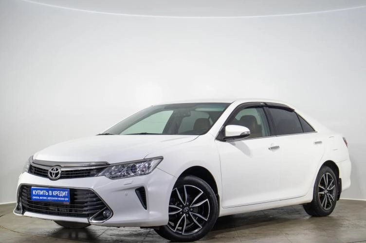 Toyota Camry 3 из 6