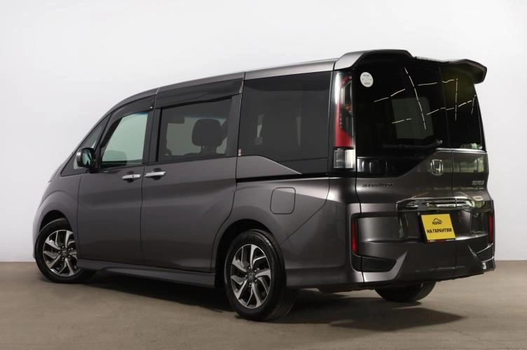 Honda Stepwgn Spada 4 из 6