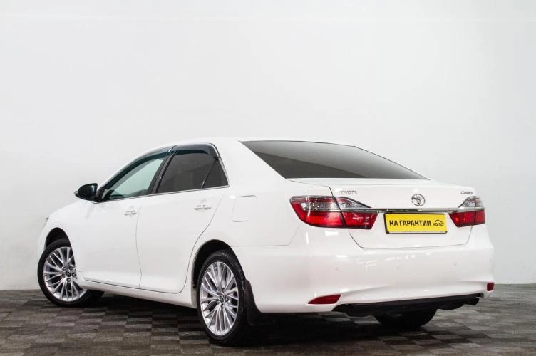 Toyota Camry 6 из 6
