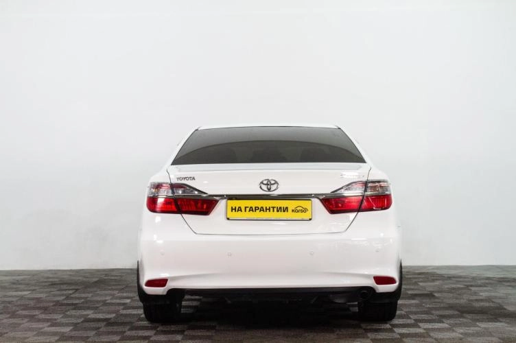 Toyota Camry 5 из 6
