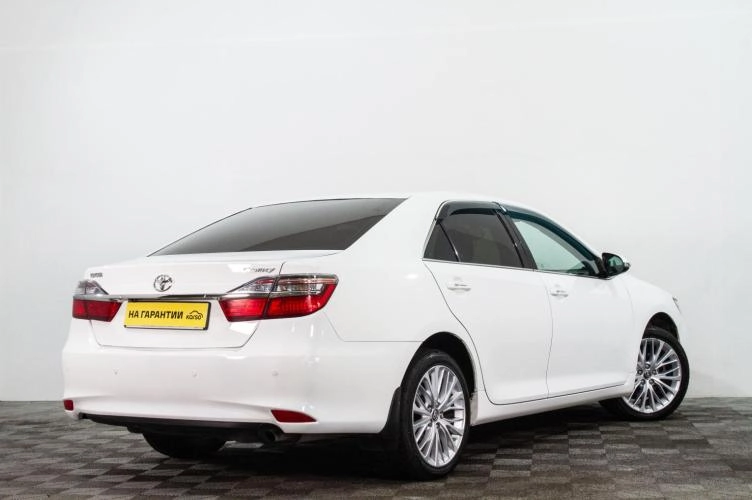 Toyota Camry 4 из 6