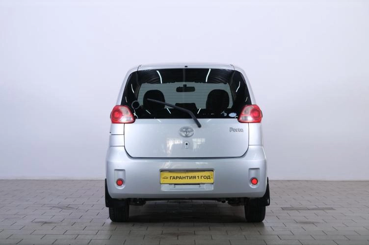 Toyota Porte 5 из 6