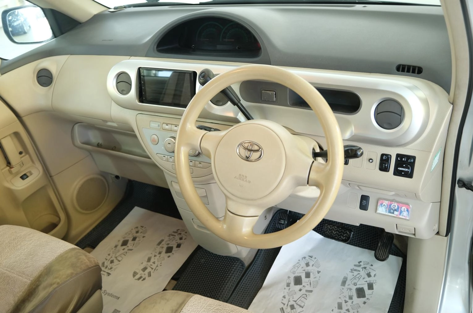 Toyota Porte 8 из 17
