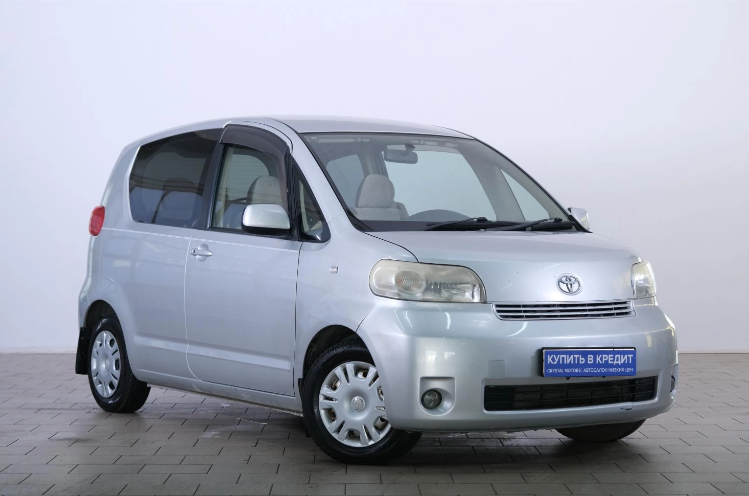 Toyota Porte 1 из 17