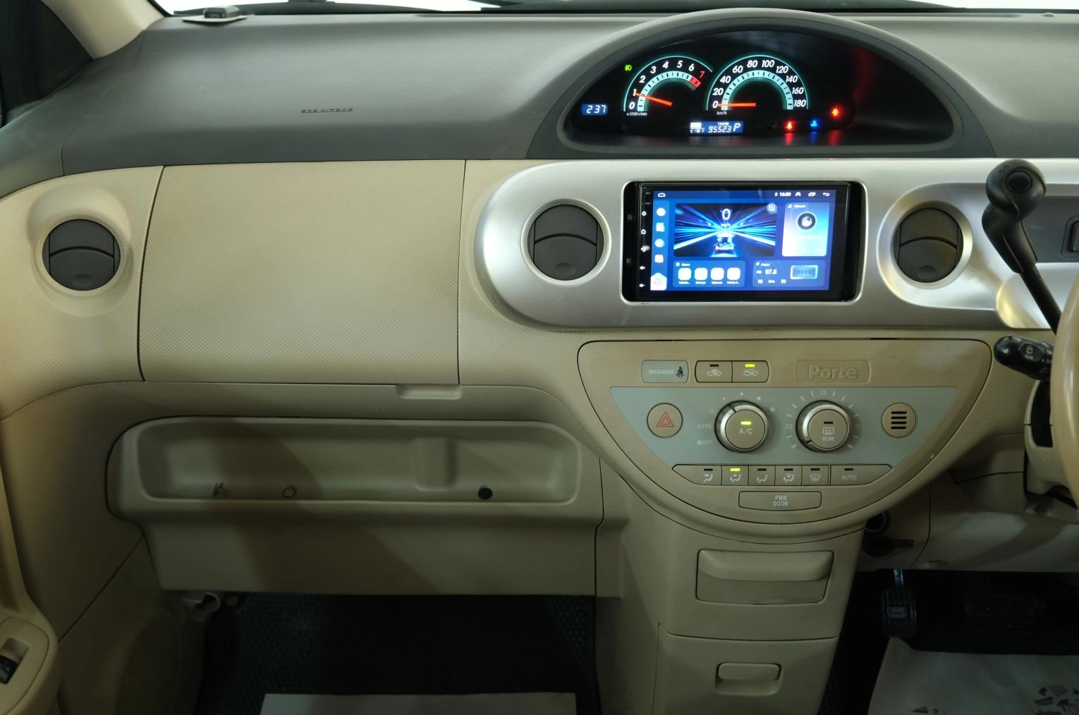 Toyota Porte 14 из 17