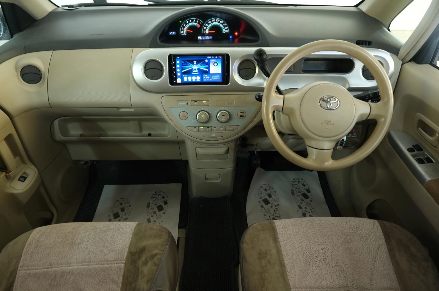 Toyota Porte 11 из 17