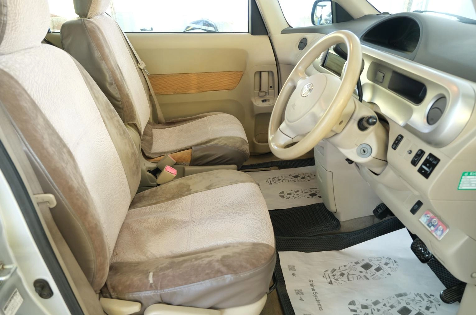 Toyota Porte 7 из 17