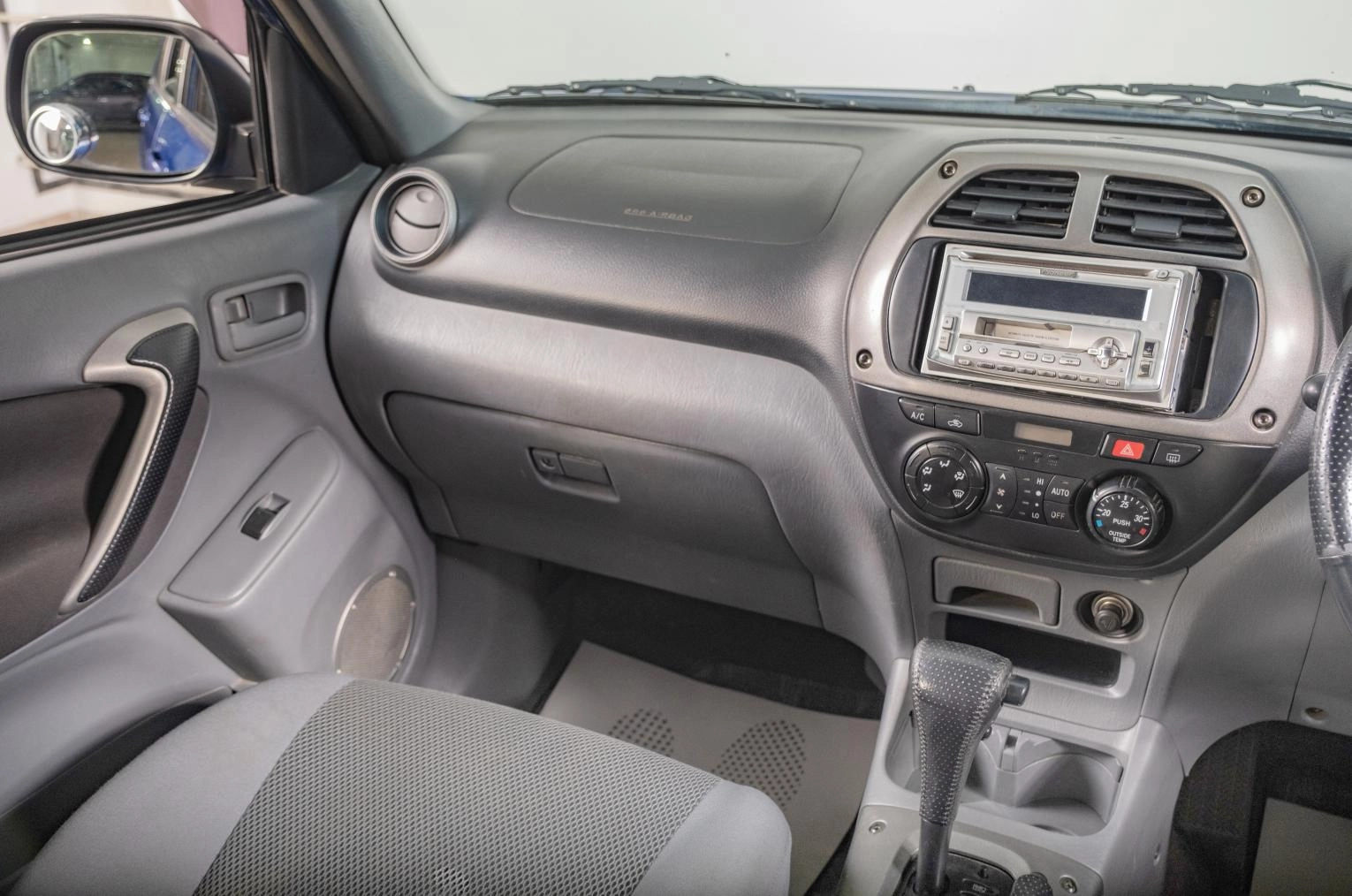 Toyota RAV4 11 из 16