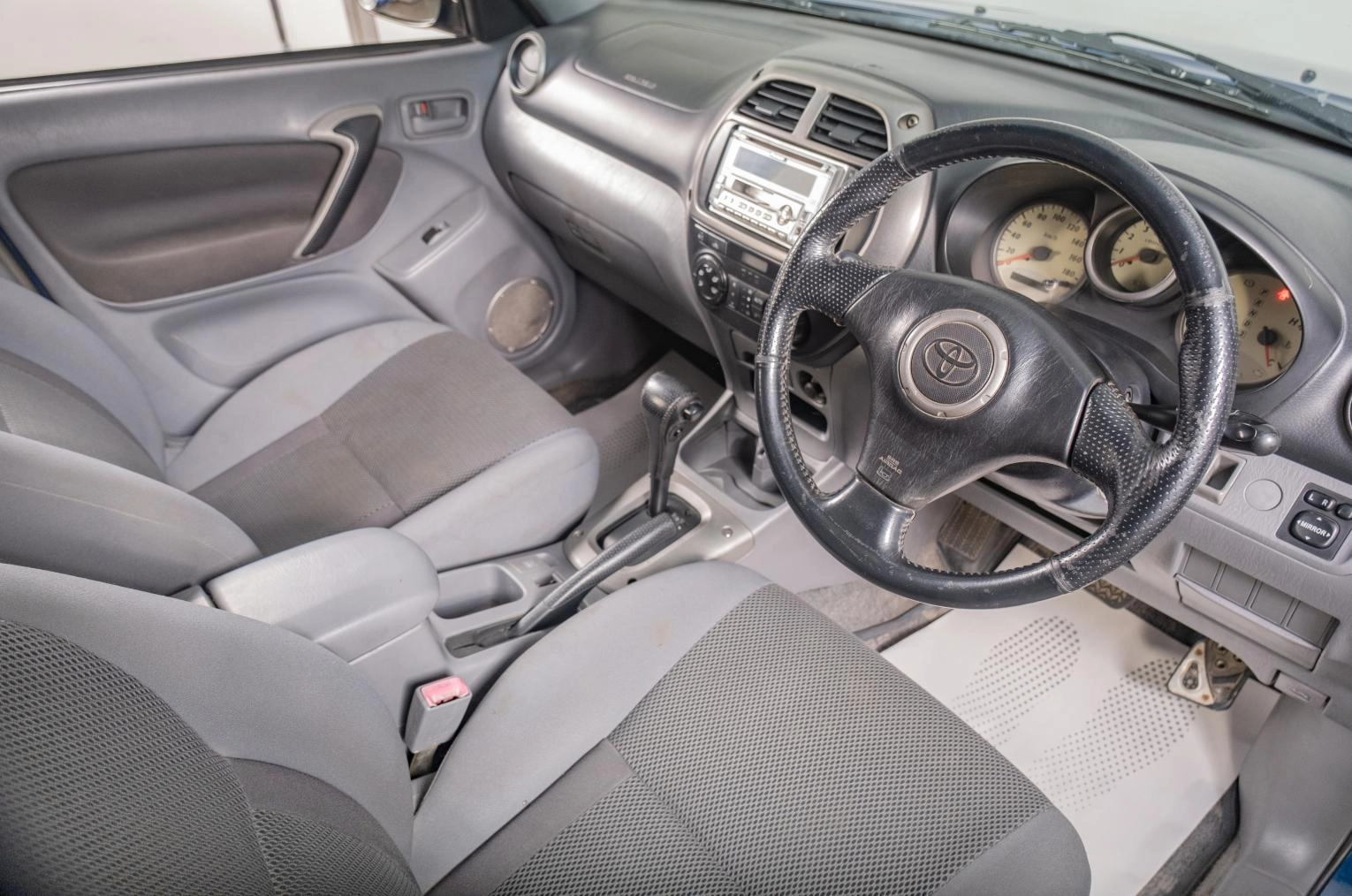 Toyota RAV4 8 из 16