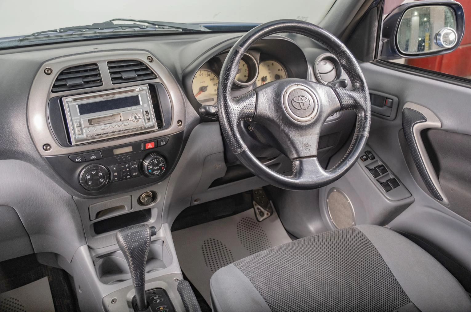 Toyota RAV4 9 из 16