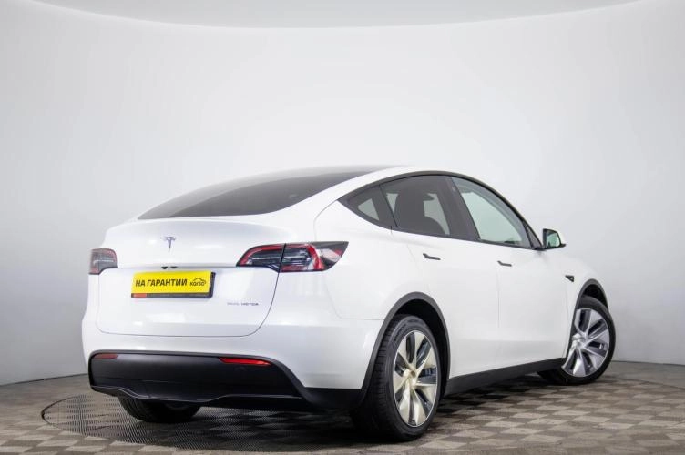 Tesla Model Y 4 из 6