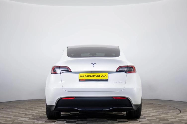 Tesla Model Y 5 из 6