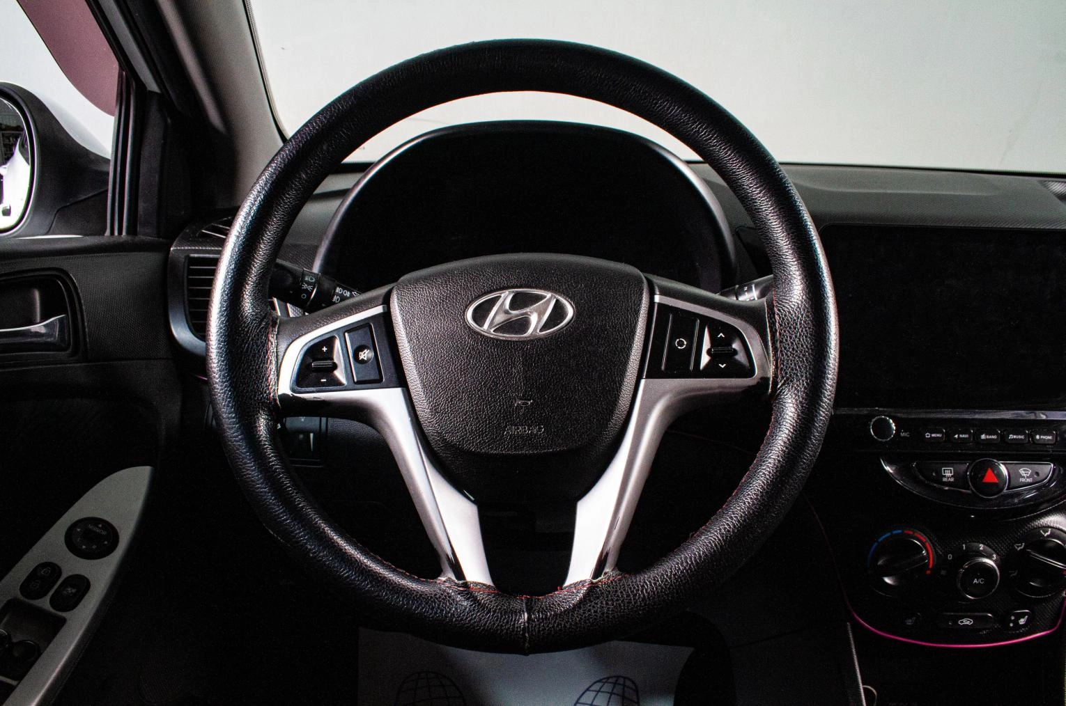 Hyundai Solaris 10 из 16