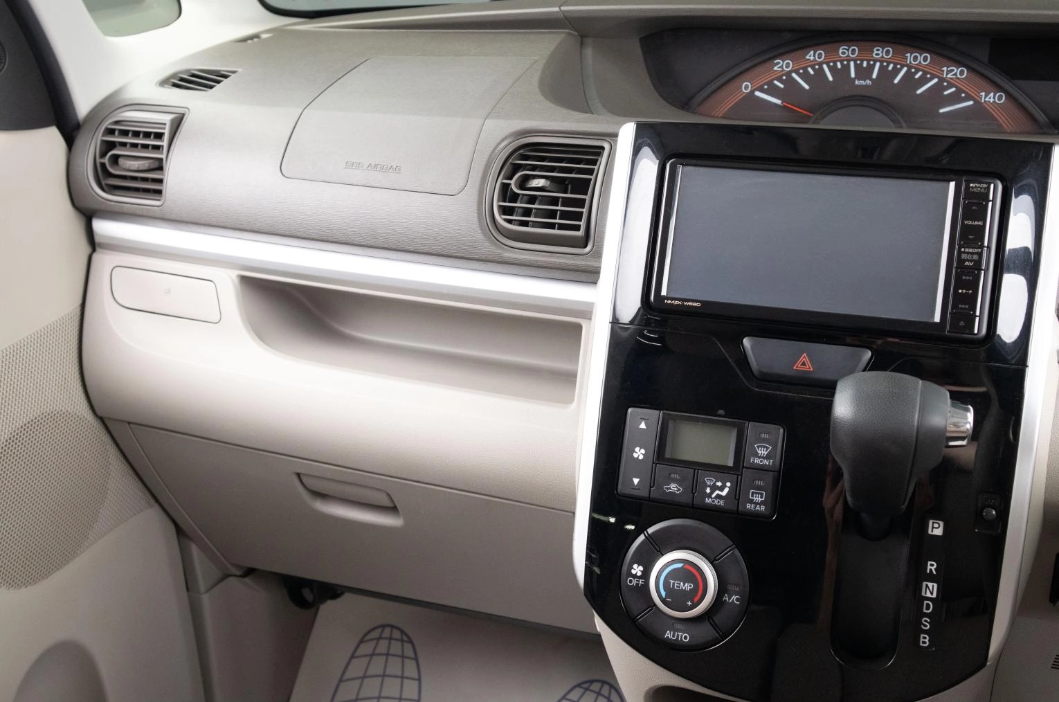 Daihatsu Tanto 11 из 19