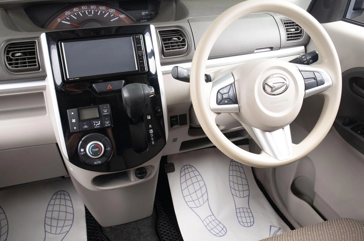Daihatsu Tanto 8 из 19