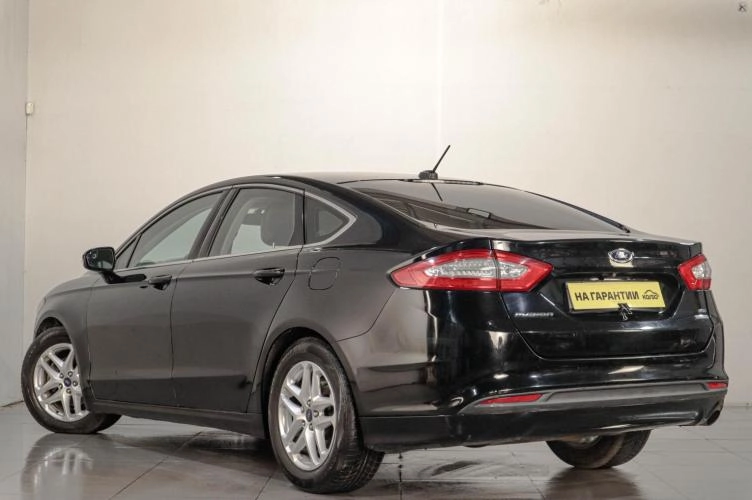 Ford Fusion (North America) 4 из 6
