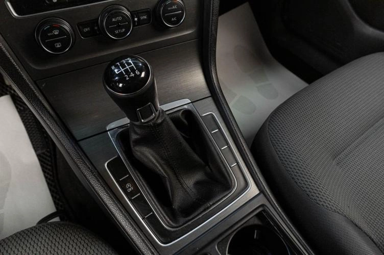 Volkswagen Golf 15 из 18