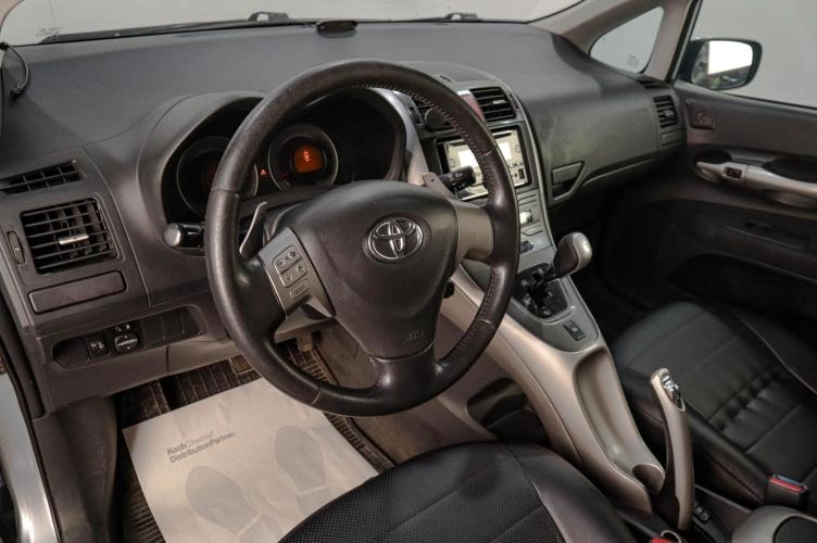 Toyota Auris 7 из 15