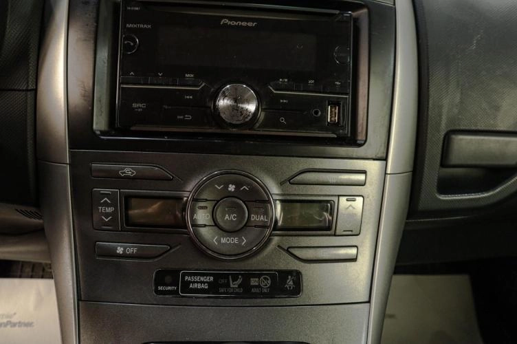 Toyota Auris 12 из 15