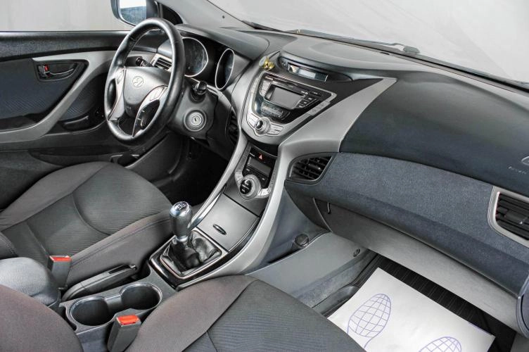 Hyundai Elantra 10 из 19
