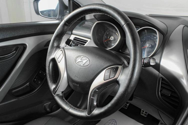 Hyundai Elantra 11 из 19