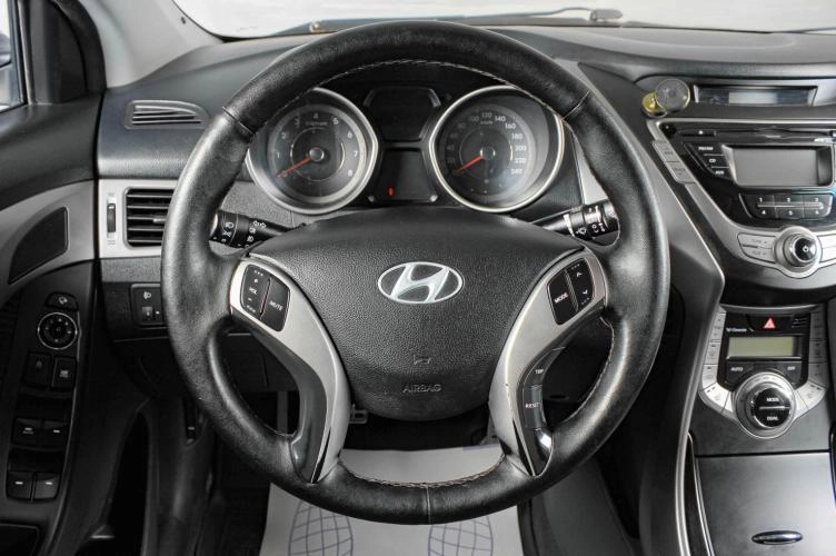 Hyundai Elantra 13 из 19