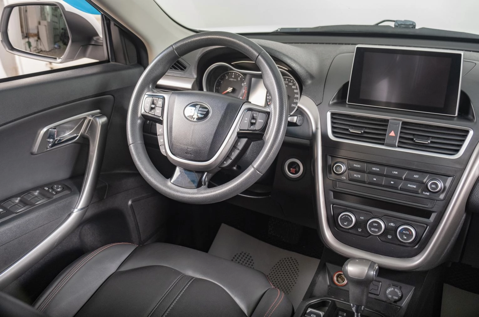 FAW Besturn X80 9 из 18