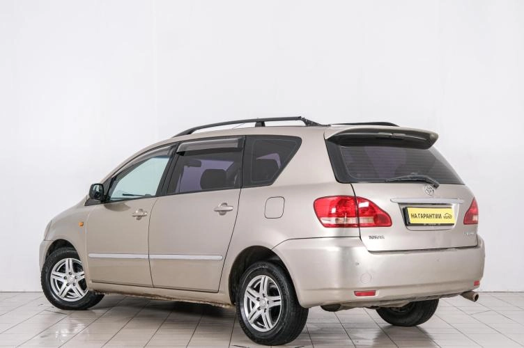 Toyota Picnic 4 из 21