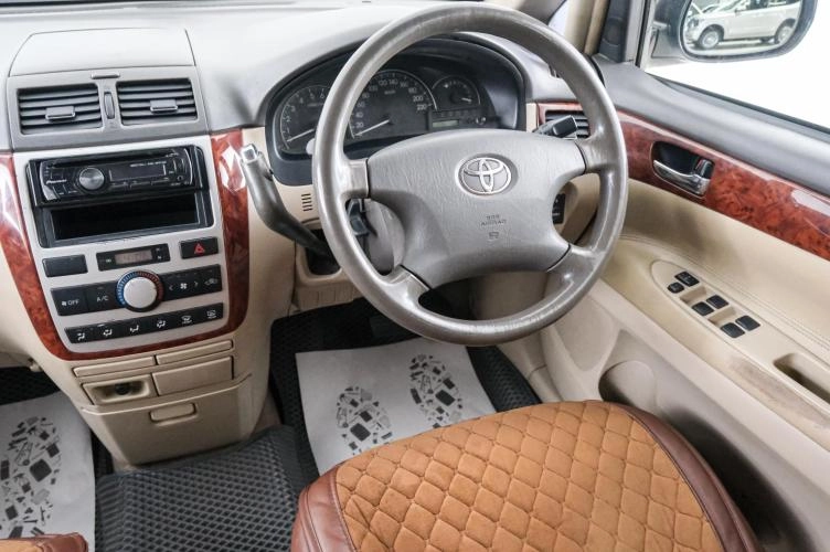 Toyota Picnic 9 из 21