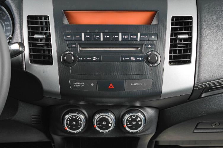Citroen C-Crosser 16 из 19