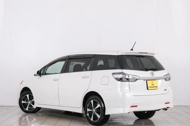 Toyota Wish 4 из 6