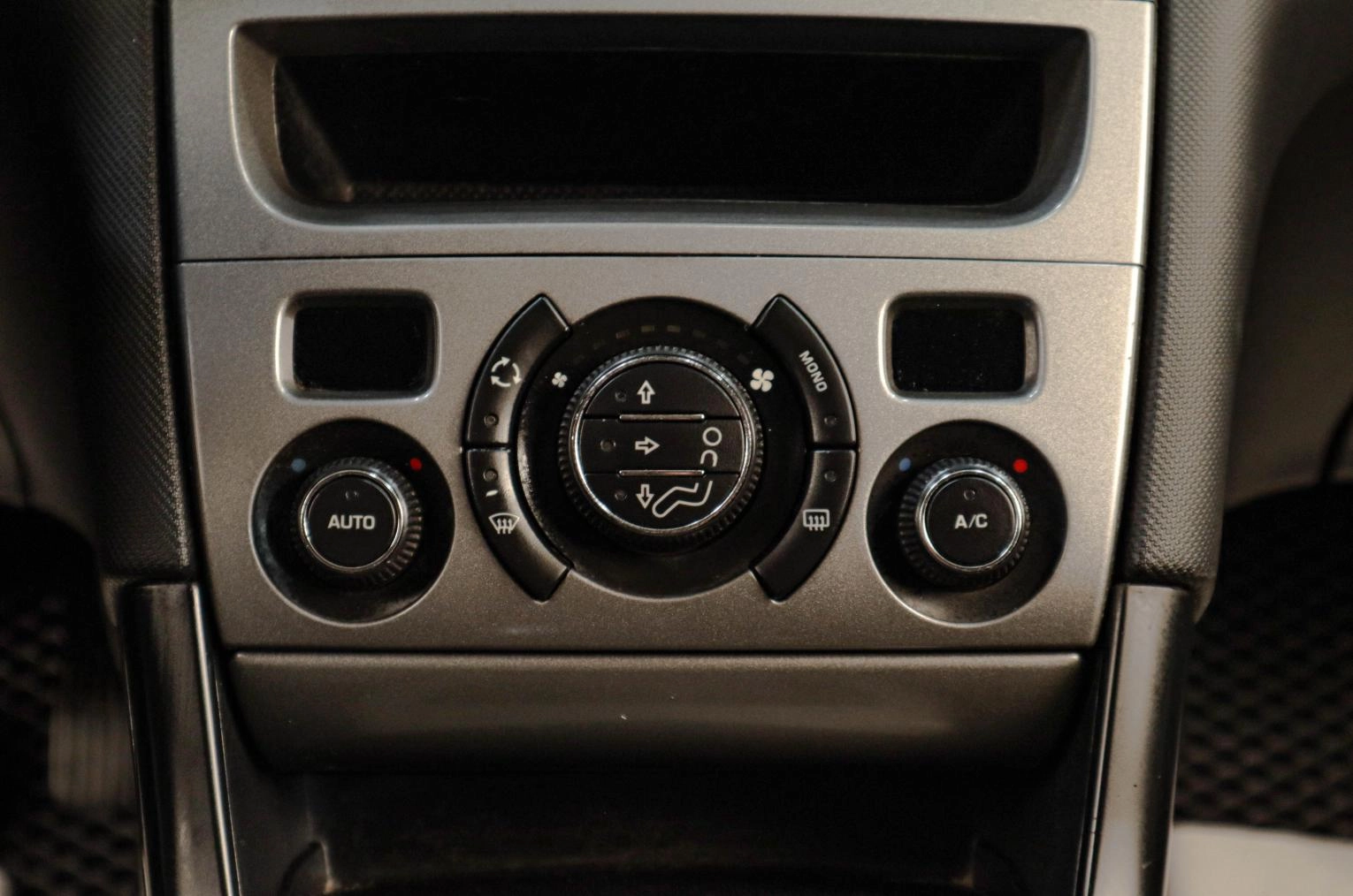 Peugeot 408 12 из 15