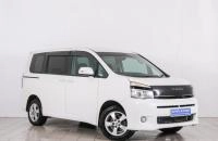 Toyota Voxy 1 из 21