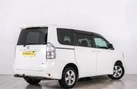 Toyota Voxy 6 из 21