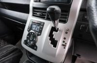 Toyota Voxy 16 из 21