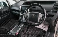 Toyota Voxy 8 из 21