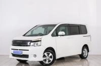 Toyota Voxy 3 из 21
