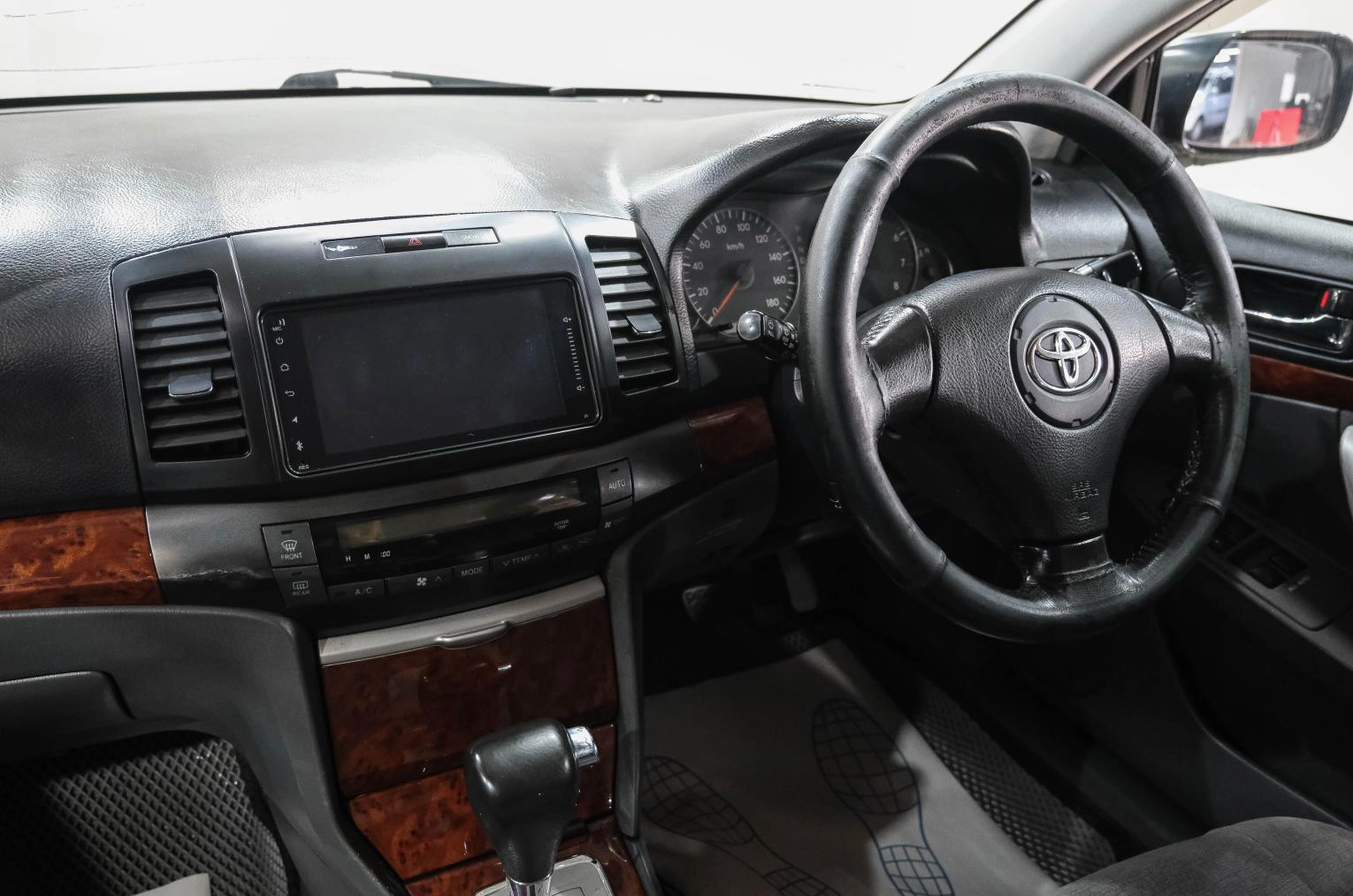 Toyota Premio 18 из 26